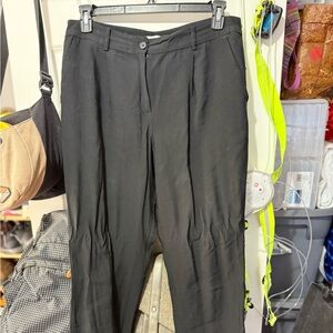 Classic Women's Tapered Leg Linen Pants